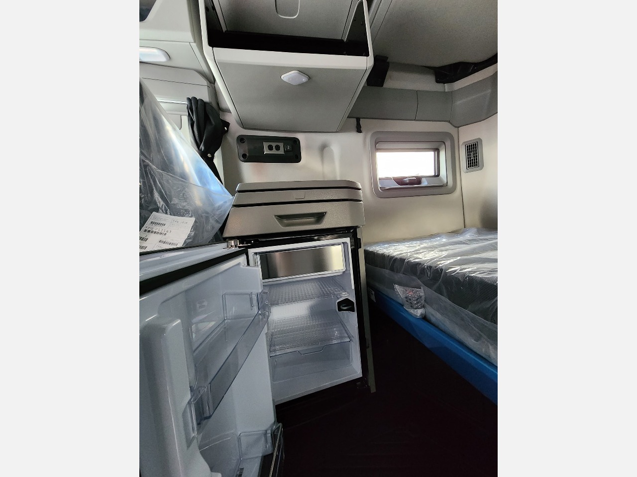 2026 Volvo - image 10