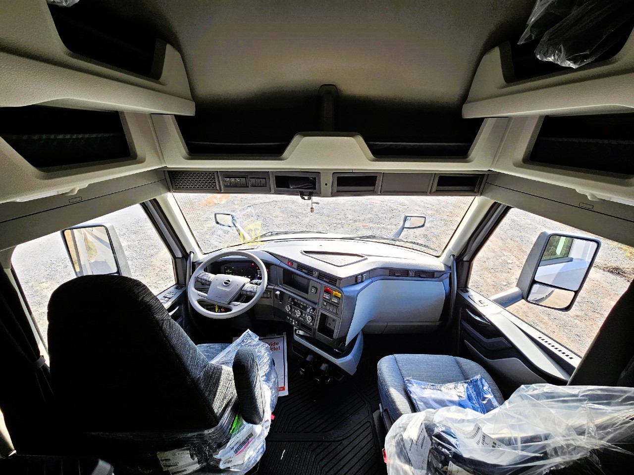 2026 Volvo - image 10