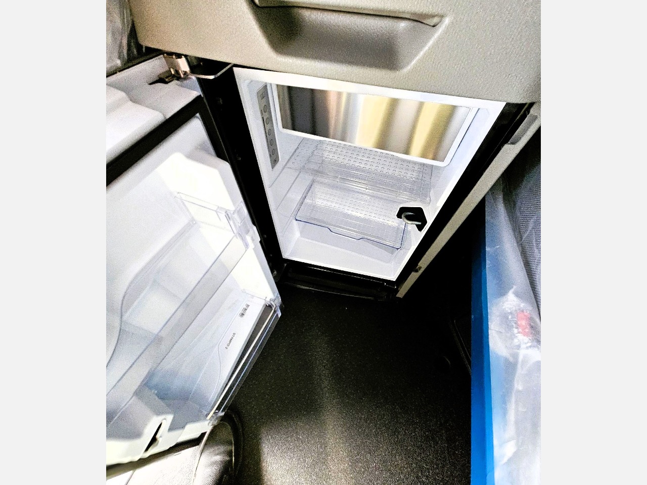 2026 Volvo - image 9