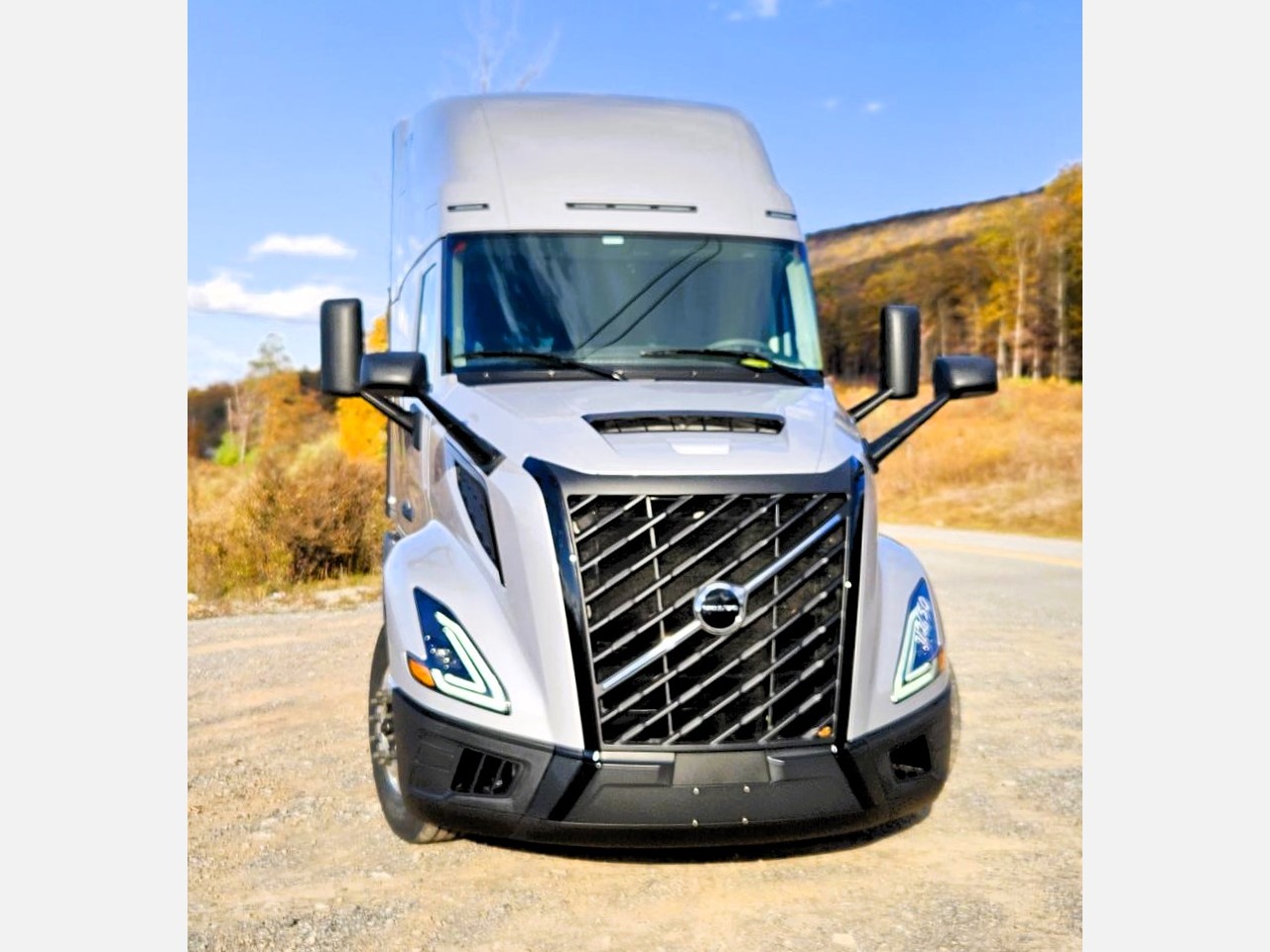 2026 Volvo - image 2