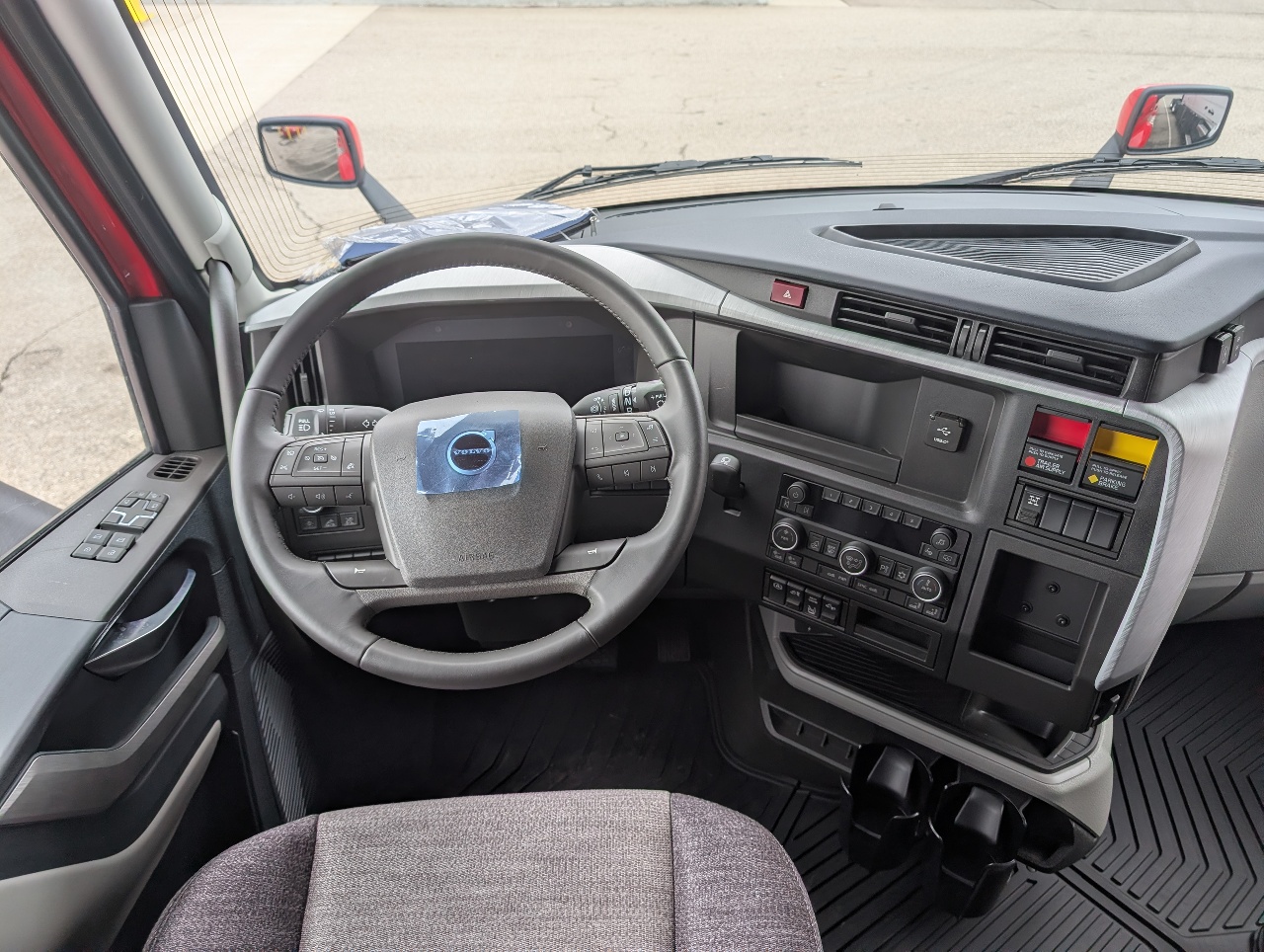 2026 Volvo - image 10