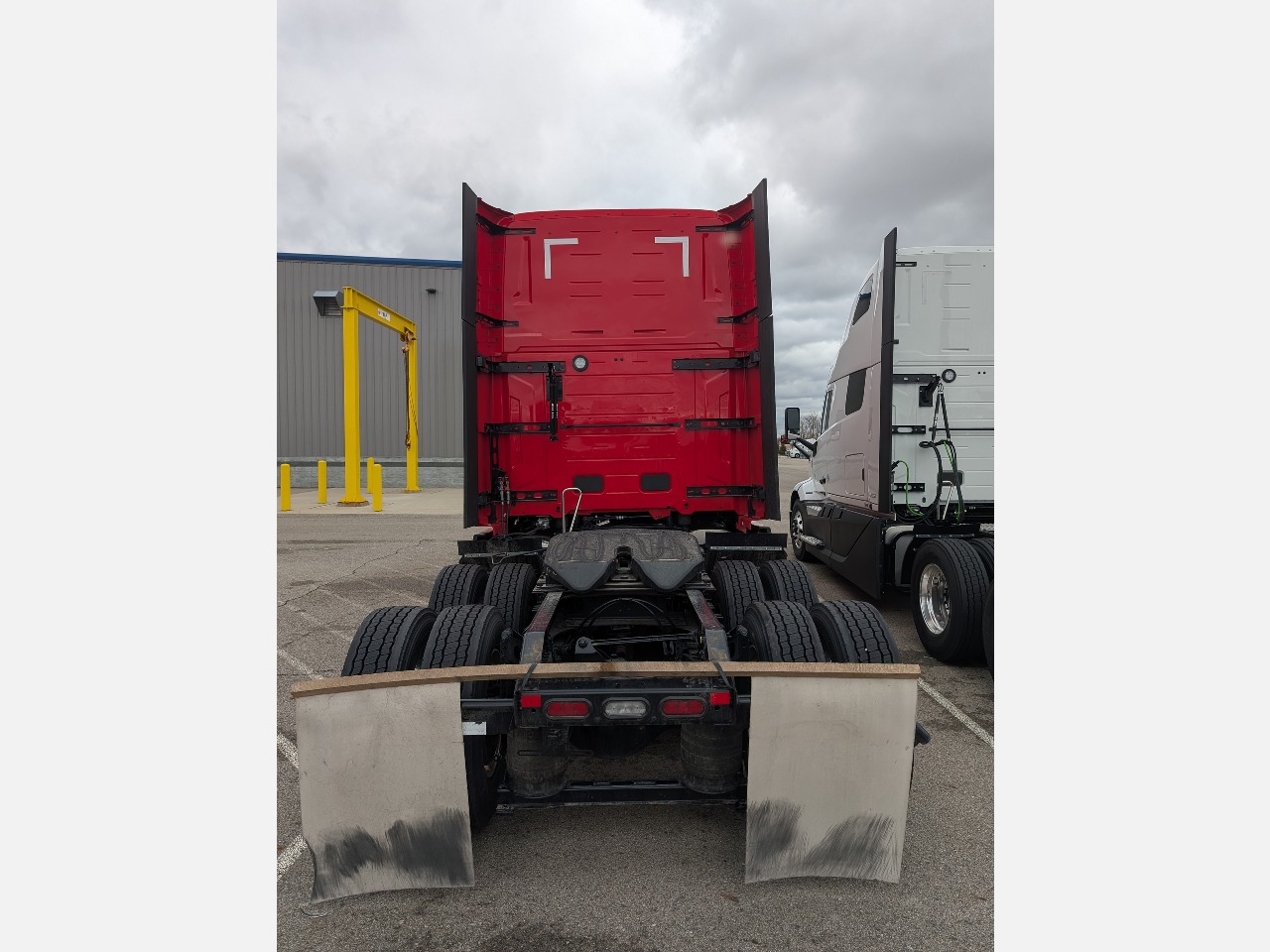 2026 Volvo - image 5