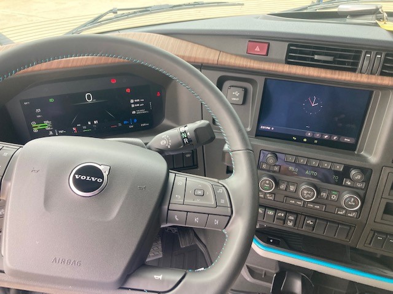 2026 Volvo - image 3