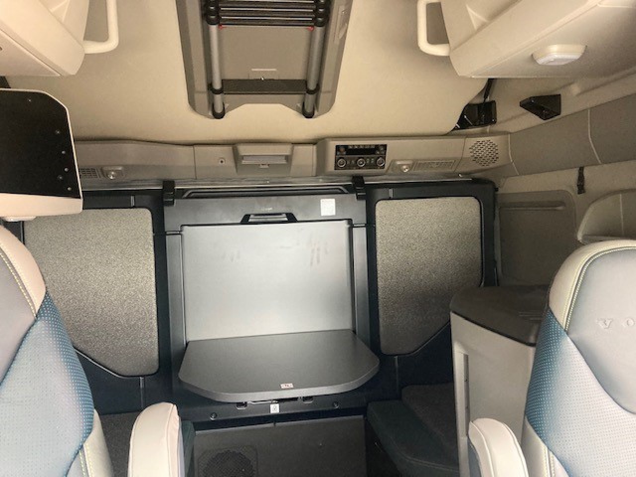 2026 Volvo - image 5