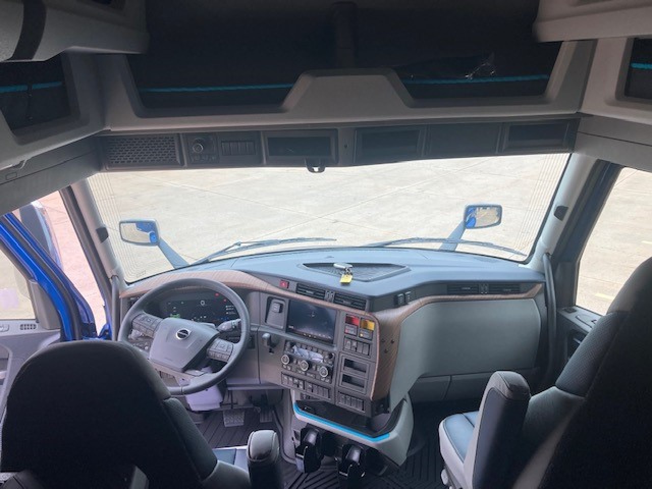 2026 Volvo - image 6