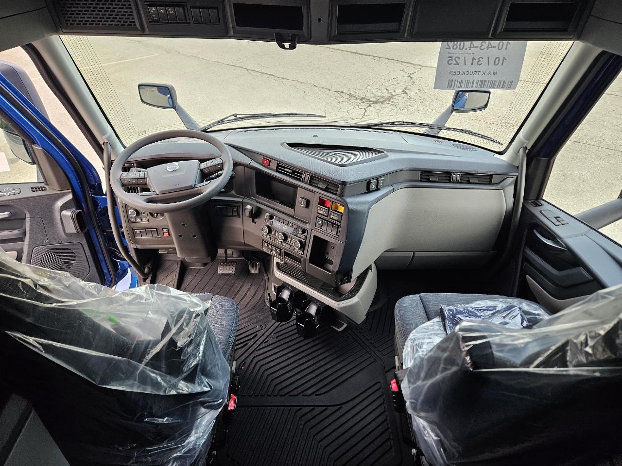 2026 Volvo - image 8