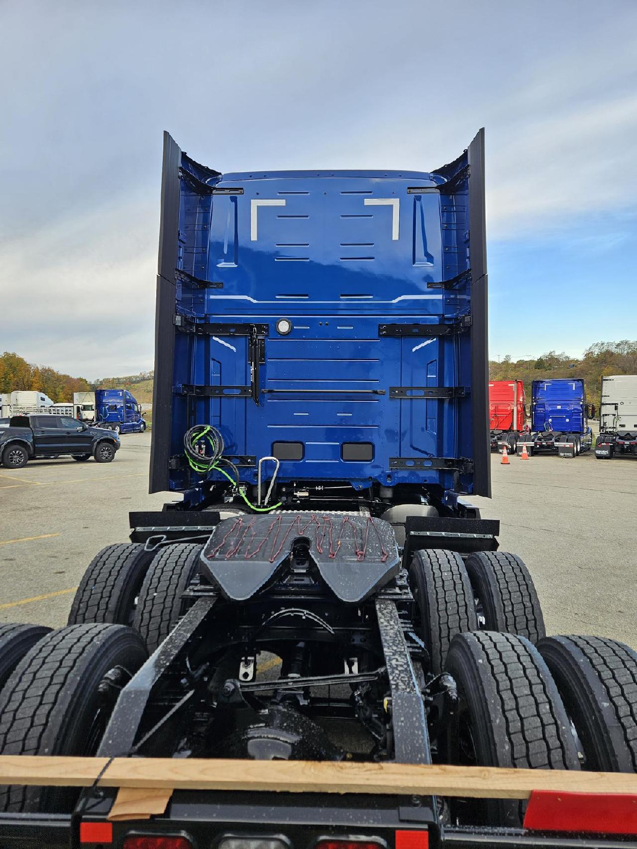 2026 Volvo - image 4