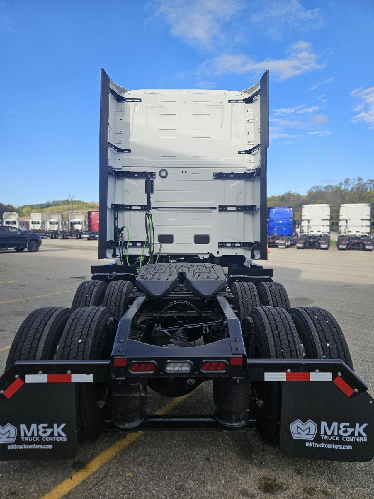 2026 Volvo - image 3