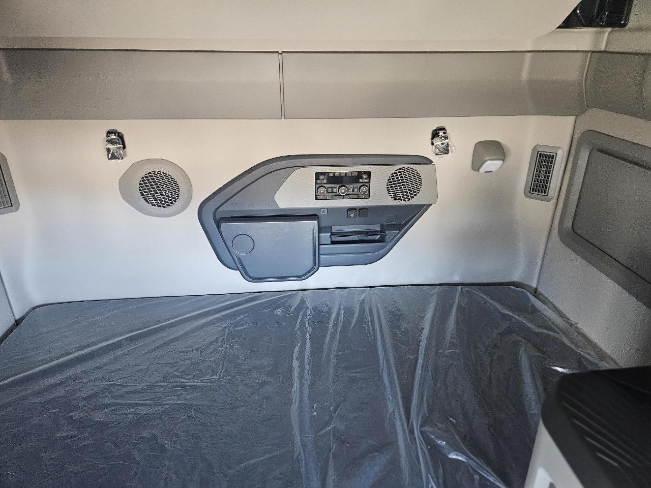 2026 Volvo - image 4