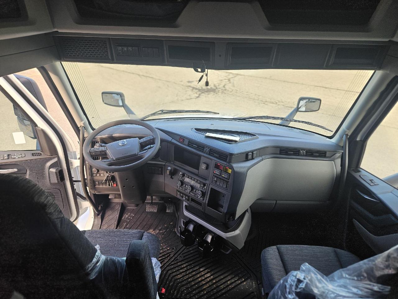 2026 Volvo - image 6