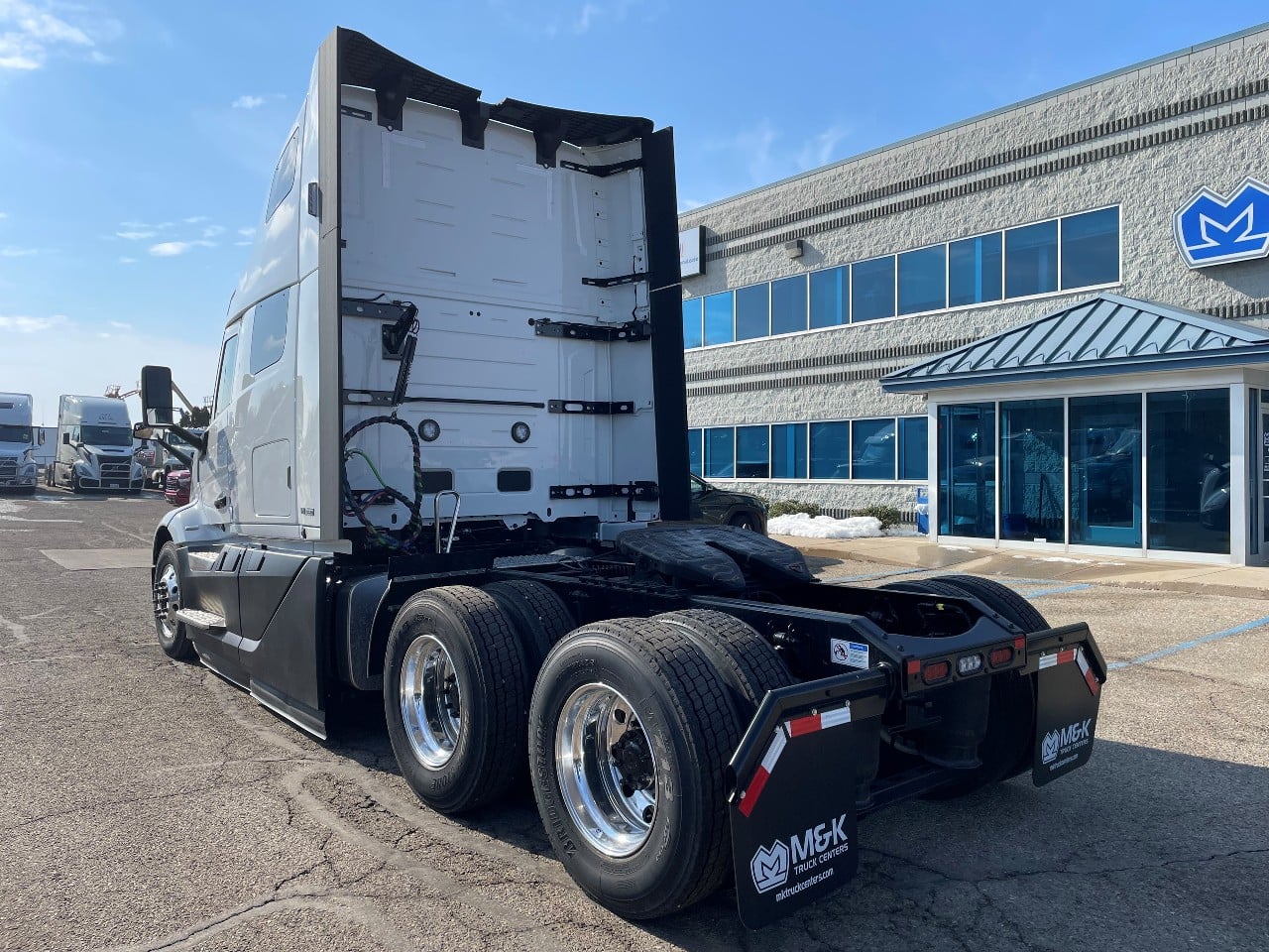 2026 Volvo - image 4