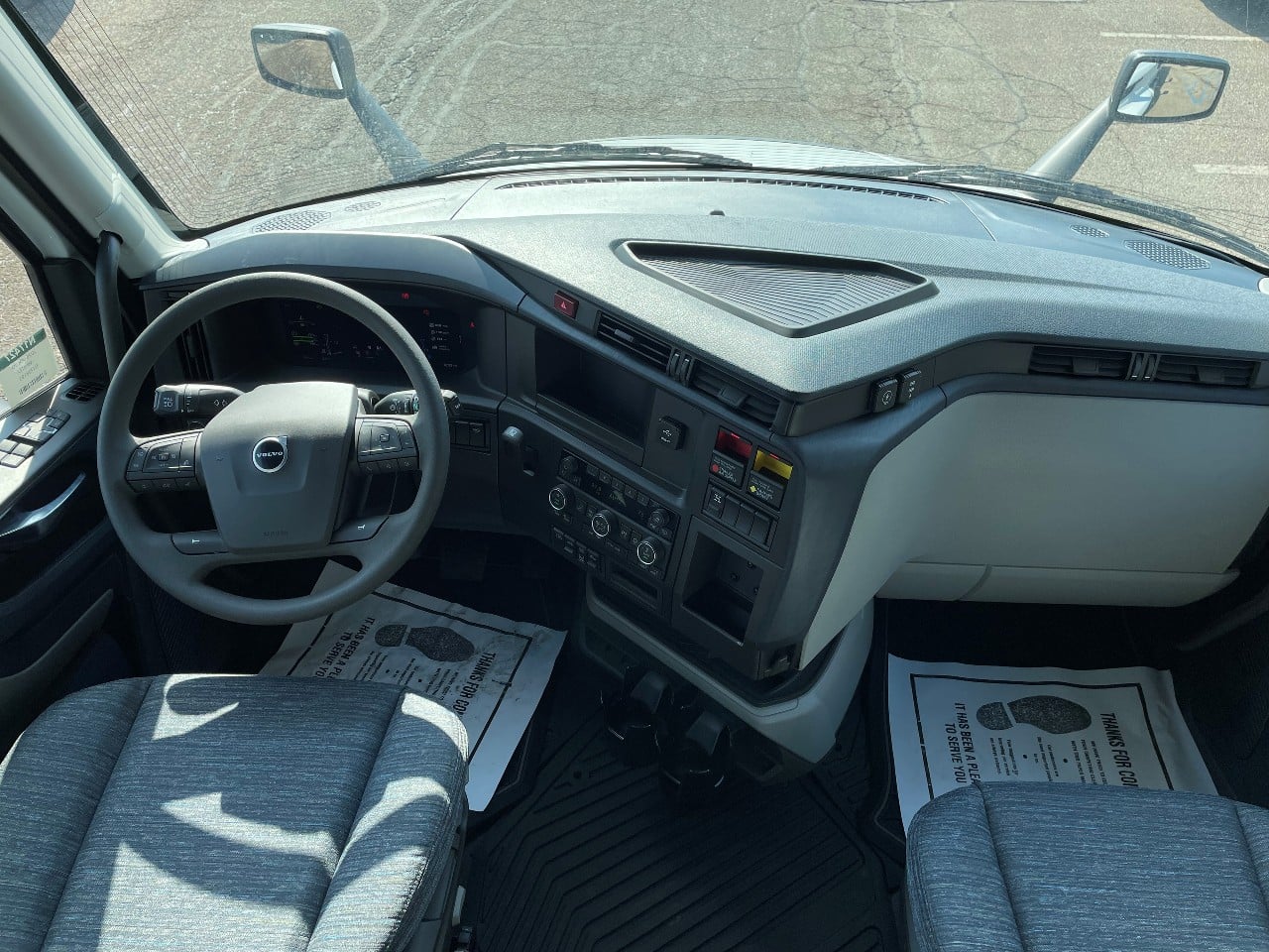 2026 Volvo - image 8