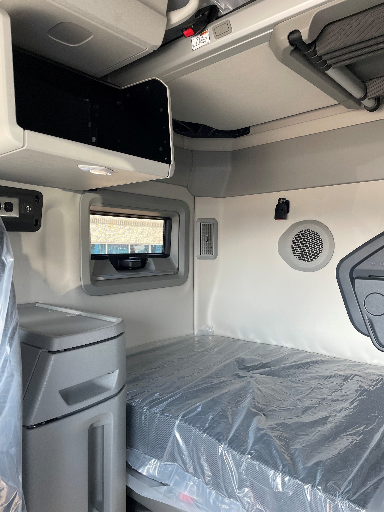 2026 Volvo - image 5