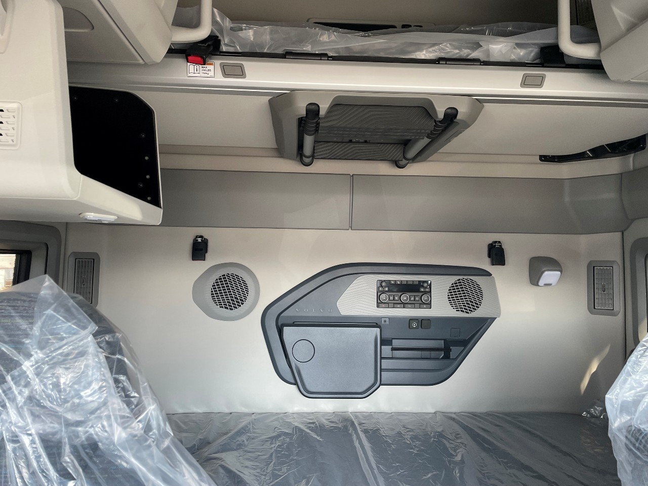 2026 Volvo - image 6