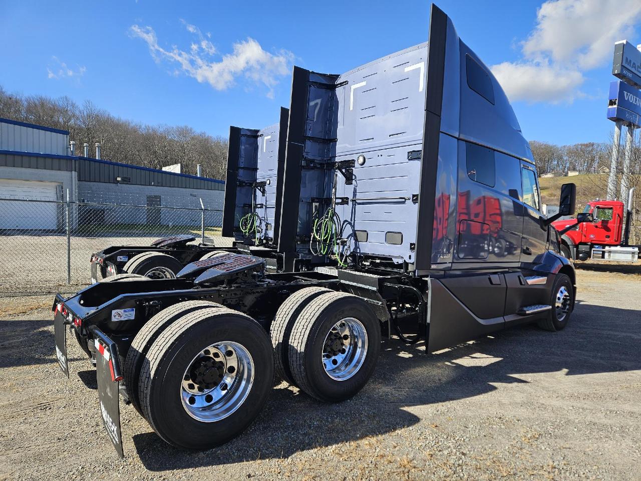 2026 Volvo - image 7