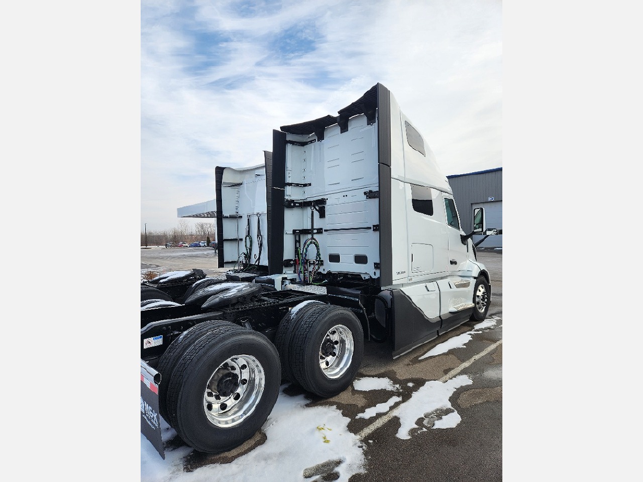 2026 Volvo - image 4