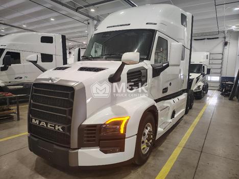 2026-mack-pioneer-64t-76-high-roo-sleeper #322428