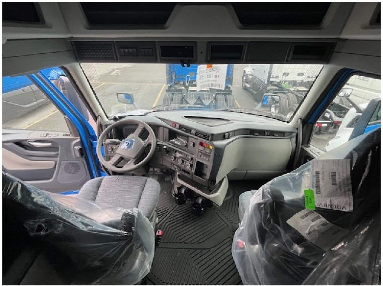 2026 Volvo - image 4