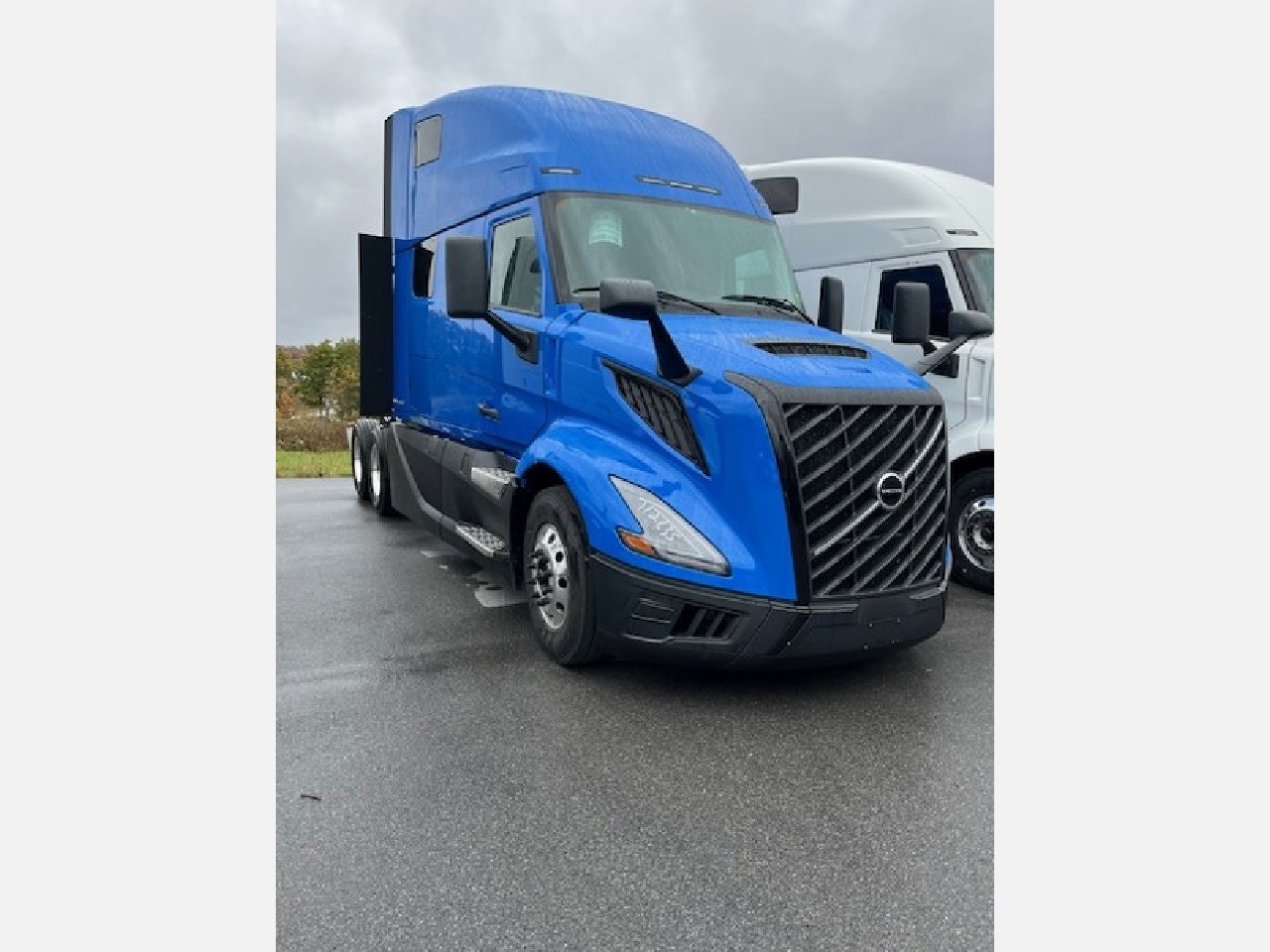 2026 Volvo - image 2