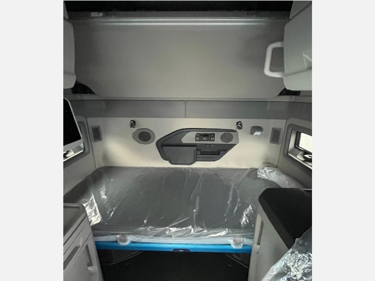 2026 Volvo - image 5