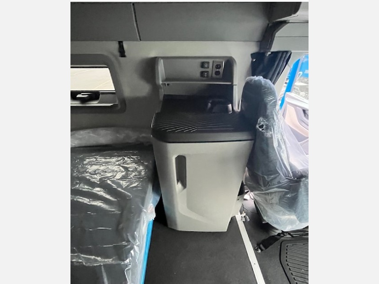 2026 Volvo - image 7