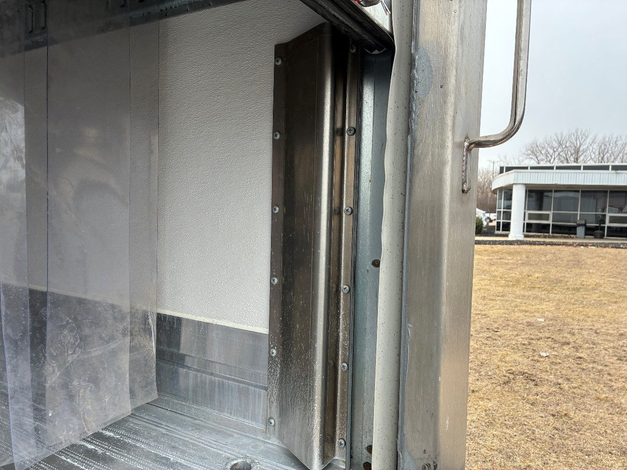 2025 Isuzu - image 7