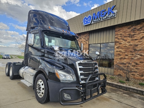 2021-freightliner-cascadia-116-daycab #323075