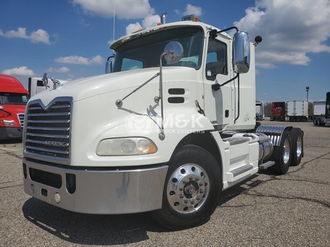 2014-mack-cxu613-daycab #323076