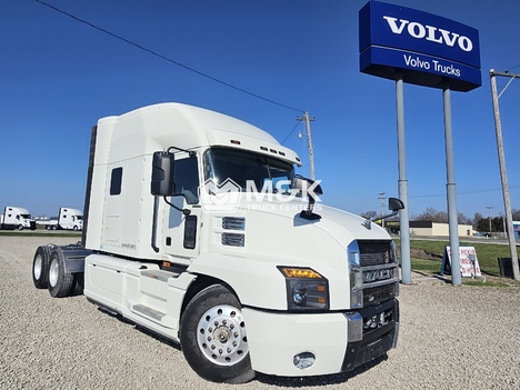 2019-mack-anthem-sleeper #323101