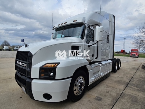 2024-mack-anthem-sleeper #323128