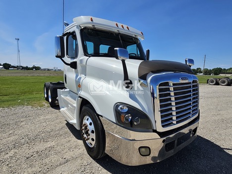 2016 FREIGHTLINER CASCADIA Daycab #323246