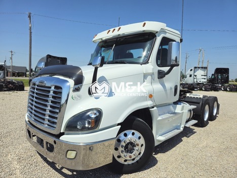2016-freightliner-cascadia-daycab #323247