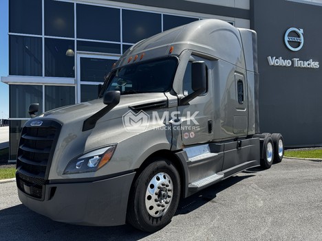 2025-freightliner-cascadia-126-sleeper #323296