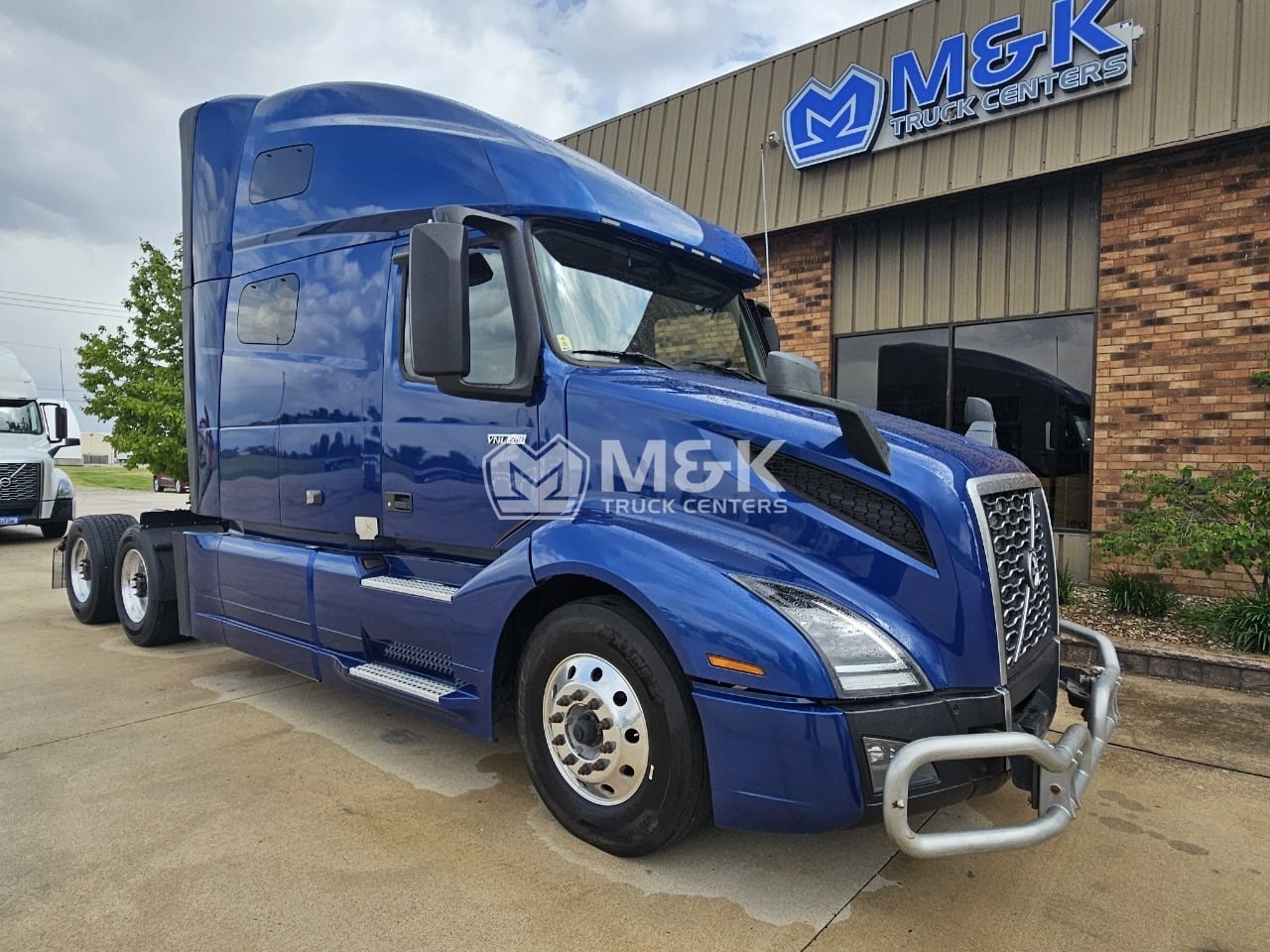 2023 VOLVO VNL64T760 Sleeper #1 2023 VOLVO VNL64T760 Sleeper #1