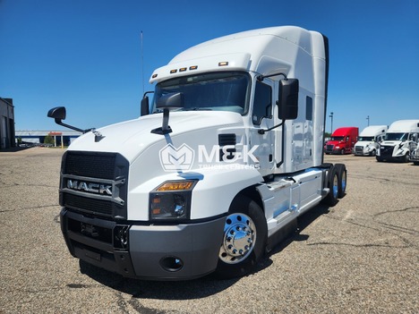 2024-mack-anthem-sleeper #323540