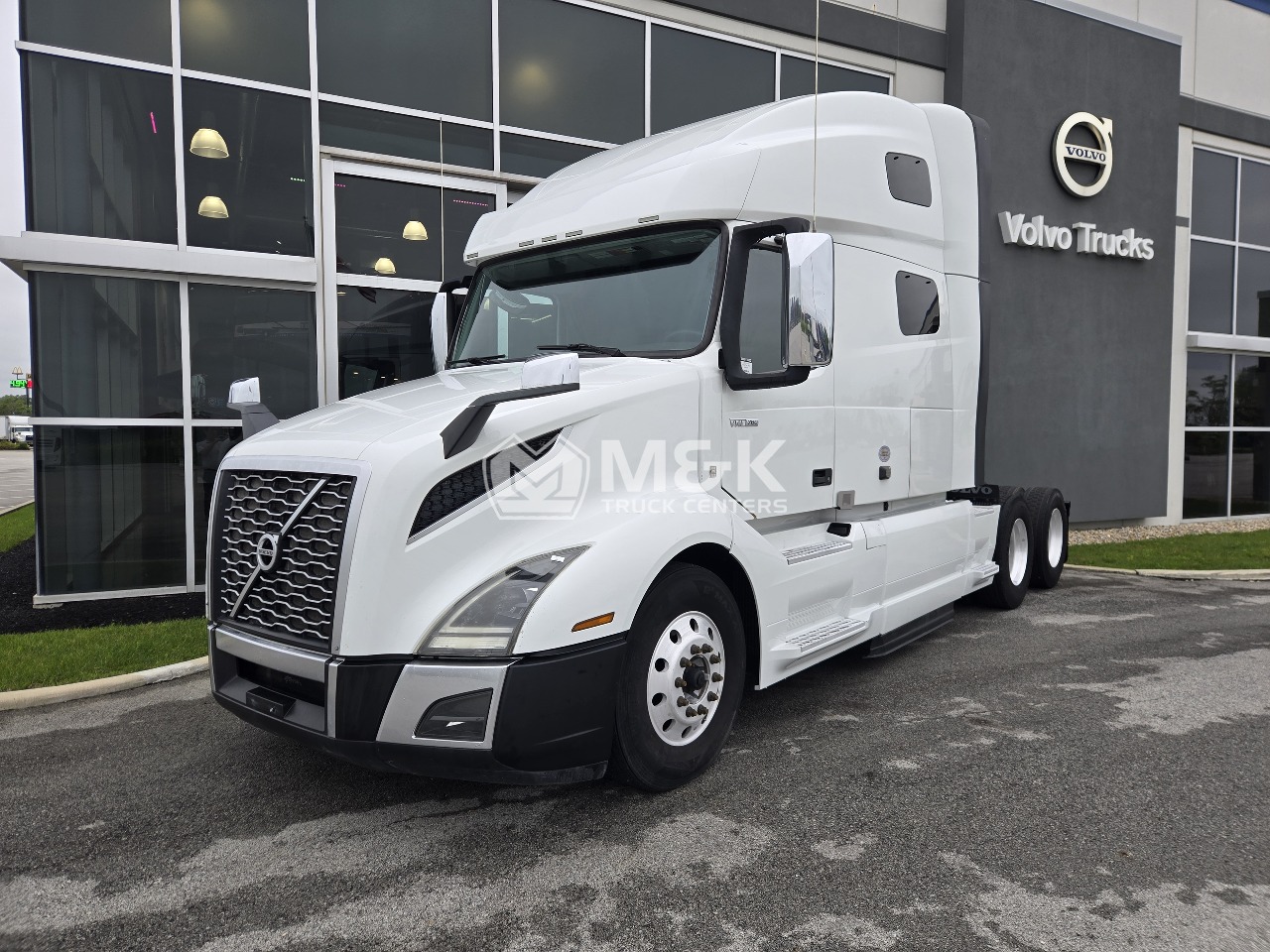 2022 VOLVO VNL64T760 Sleeper #1 2022 VOLVO VNL64T760 Sleeper #1