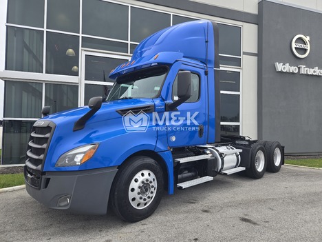 2022-freightliner-cascadia-126-daycab #323825