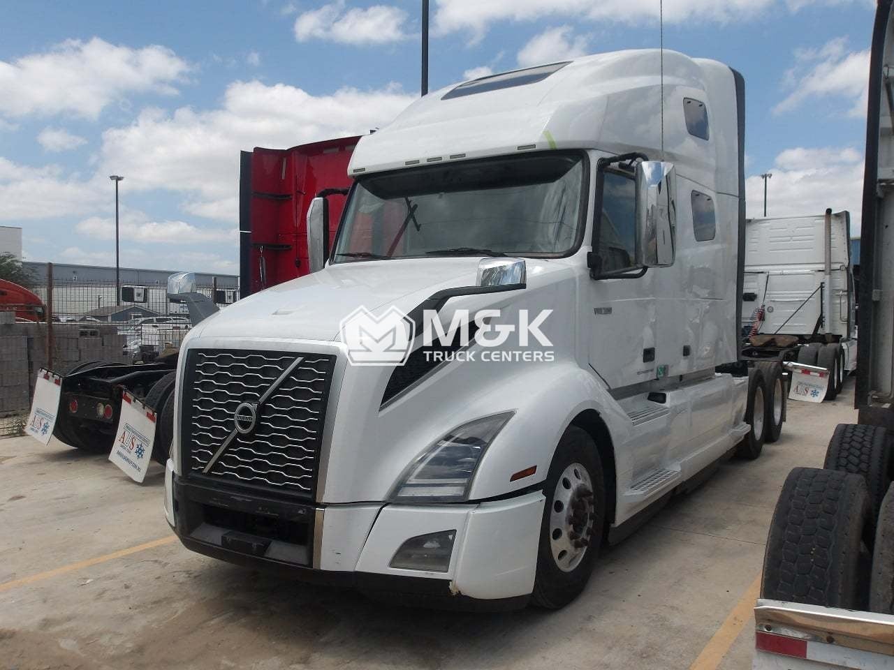 2021 VOLVO VNL64T760 Sleeper #1 2021 VOLVO VNL64T760 Sleeper #1