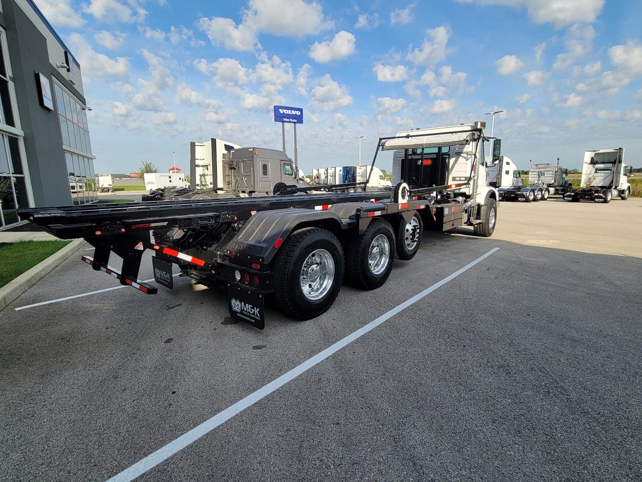 2027 Volvo VHD 300 in Pendleton, IN — photo 3