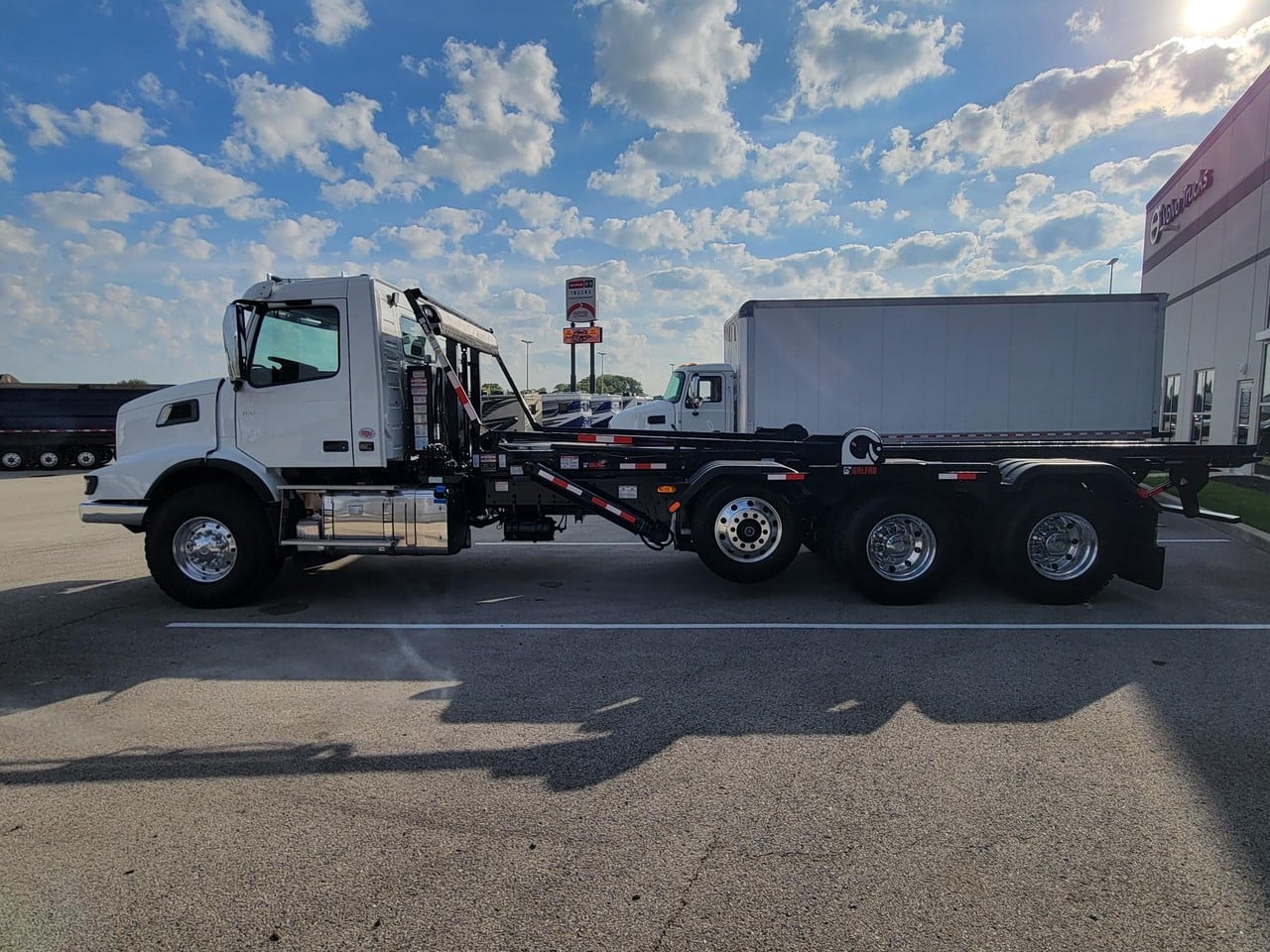 2027 Volvo VHD 300 in Pendleton, IN — photo 6