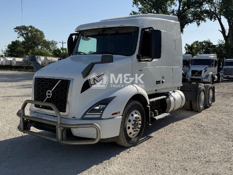 2020-volvo-vnr64t640-sleeper #324230