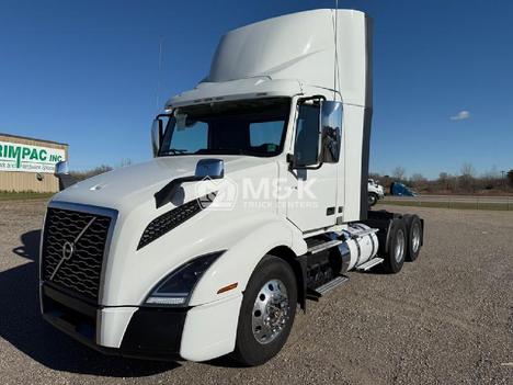 2021 VOLVO VNL64T300 Daycab #324309