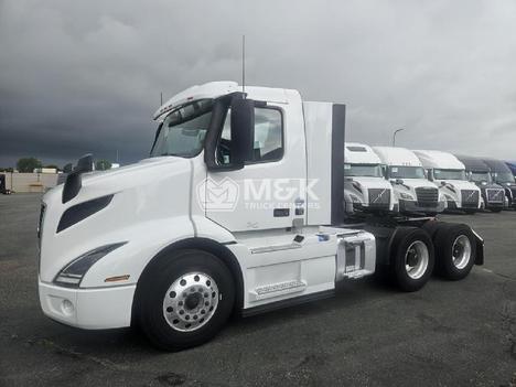 2022 VOLVO VNR64T300 Daycab #324312