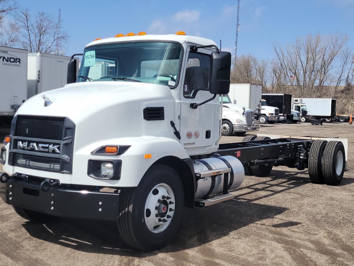 2025 Mack MD6 42 Cab Chassis Truck #1 2025 Mack MD6 42 Cab Chassis Truck #1