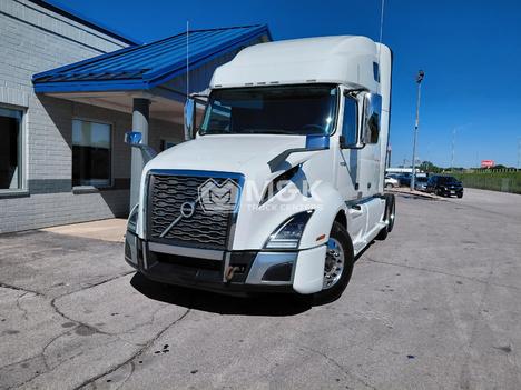 2023 VOLVO VNL64T760 Sleeper #324649