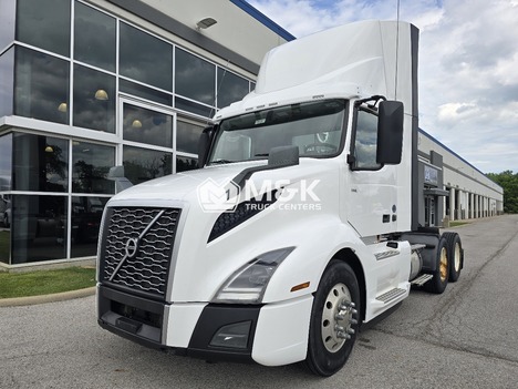 2021 VOLVO VNL64T300 Daycab #324763