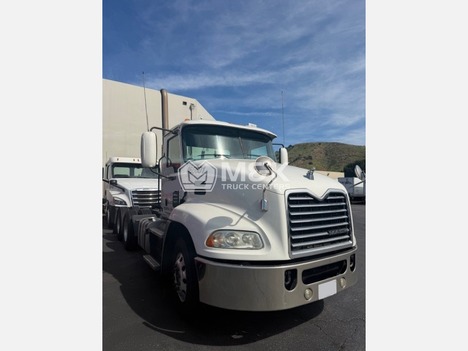 2018-mack-cxu613-daycab #324826