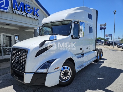 2023 VOLVO VNL64T760 Sleeper #325241