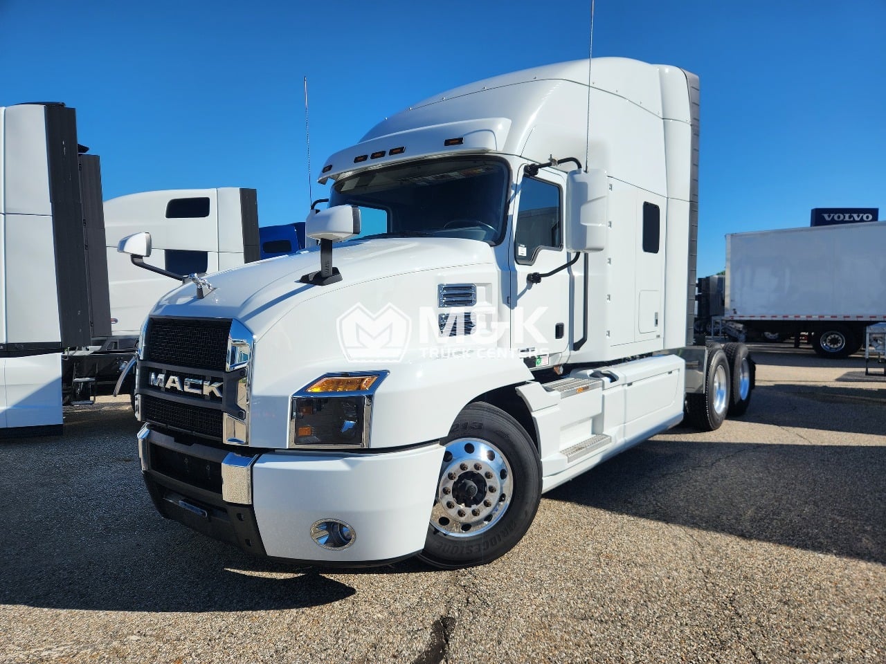 2023 MACK AN64T Sleeper #1 2023 MACK AN64T Sleeper #1