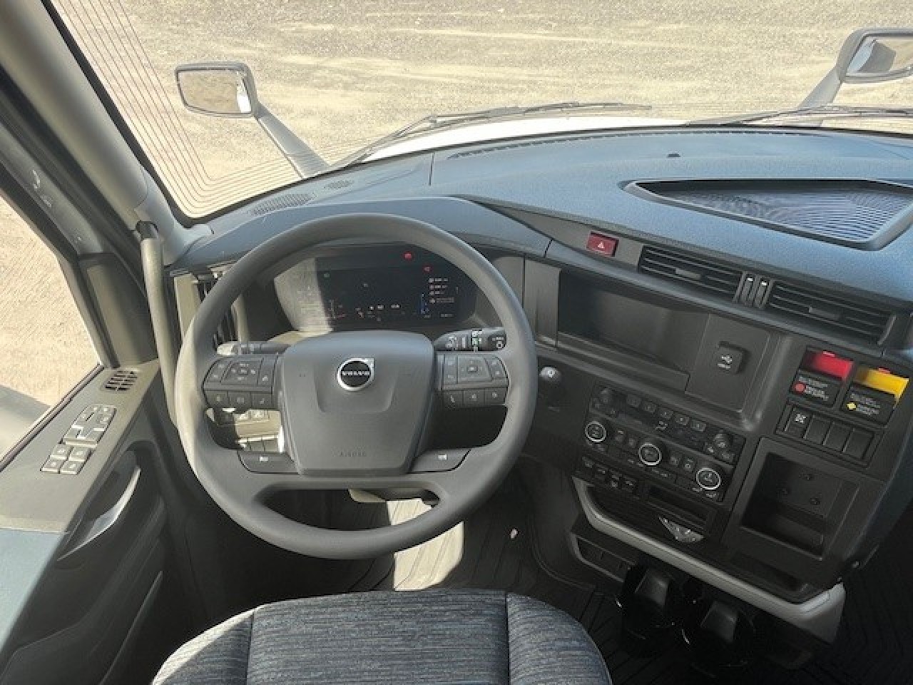 2026 Volvo VNL 860 in Dunmore, PA — photo 8
